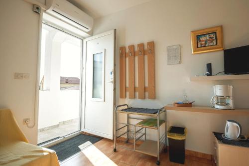 One-Bedroom Apartment image 10