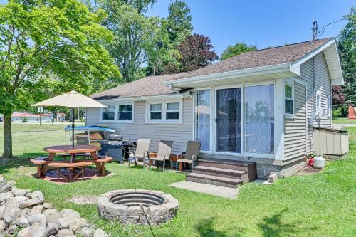 Lakefront Gem with Watercrafts and Dock in Coldwater! in Coldwater