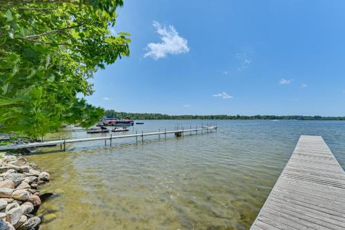 Lakefront Gem with Watercrafts and Dock in Coldwater! in โคลด์วอเตอร์ (MI)