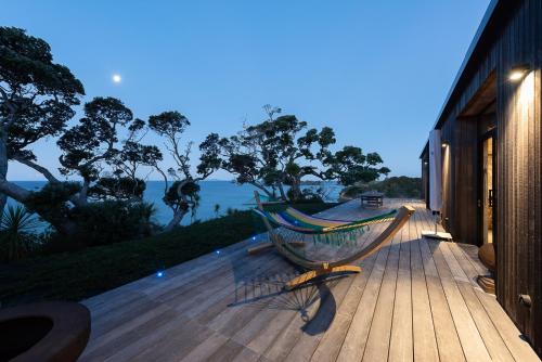 Hauora, beachfront in Moureeses Bay Northland - Accommodation - Whananaki