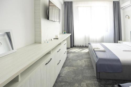 Double or Twin Room image 10