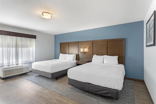2 queen beds