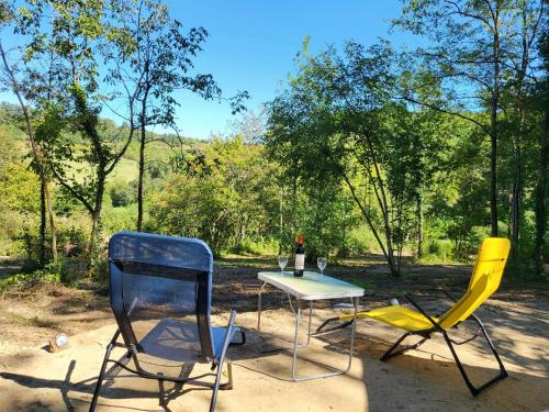Wooden Cabin - La Fleurie - on Campsite in Saint Robert, Camping Florecer in Segonzac (Limousin)