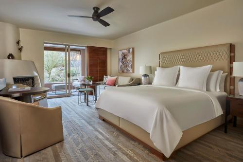Premier Casita Room king bed room in Four Seasons Resort Scottsdale at Troon North