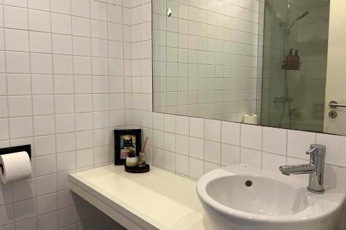 Peaceful & Spacious 2BR w Private Patio & BBQ, Oporto (foto 10)