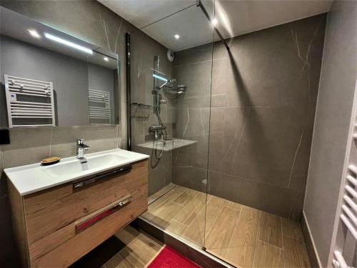 Chalet Aster - Maison de village renovee sur 3 niveaux 4 pieces pour 6 personnes a St Marcel MAE-644 in Saint-Marcel