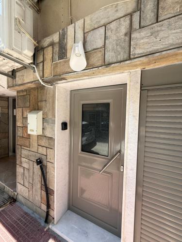 Cosy Apartment on Mpoleti in Лутракі