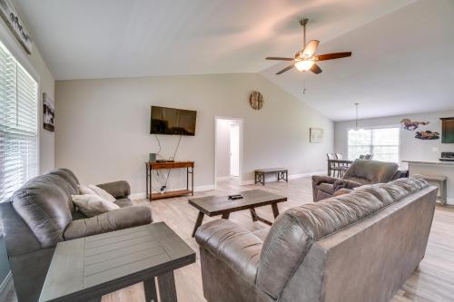 Wraparound Porch Home Near Dtwn Crossville! in Crossville