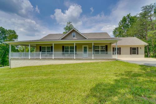 Wraparound Porch Home Near Dtwn Crossville! in Crossville
