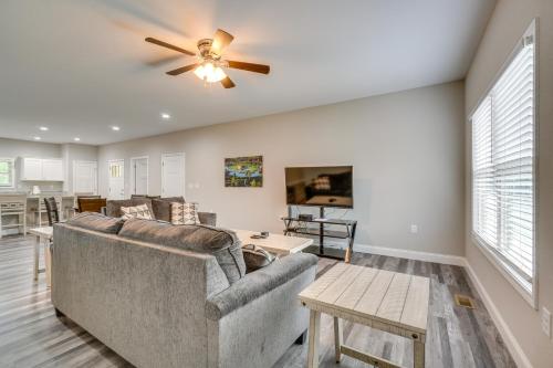 1 Mi to Dtwn Crossville Spacious Home with Patio! in Crossville