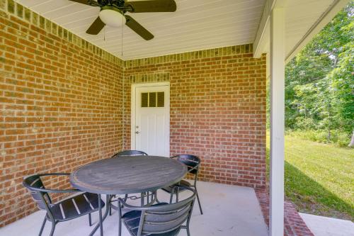 1 Mi to Dtwn Crossville Spacious Home with Patio! in Crossville