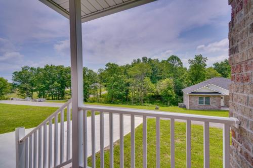 1 Mi to Dtwn Crossville Spacious Home with Patio! in Crossville