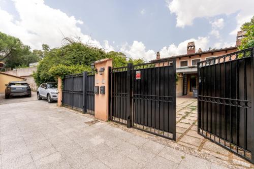 Suede Loft Retreat, Charm, Relax Private Parking, Rome (photo 11)