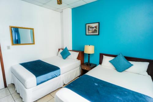2 bedrooms, 6 beds