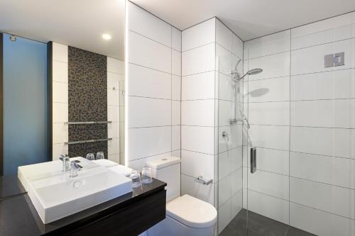 Superior Room with Two Double Beds image 3