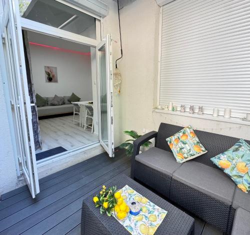 Urban Oasis with Private Terrace - image 9