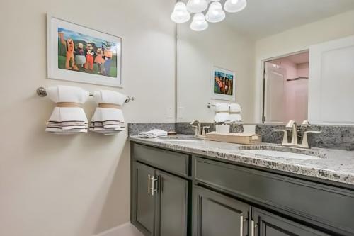 4BR Lake View Waterpark at Storey Lake 3155PP in Kissimmee, USA
