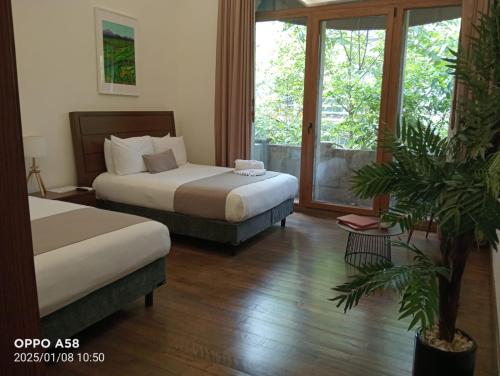 Casa Niza Suites - Tap to explore photos