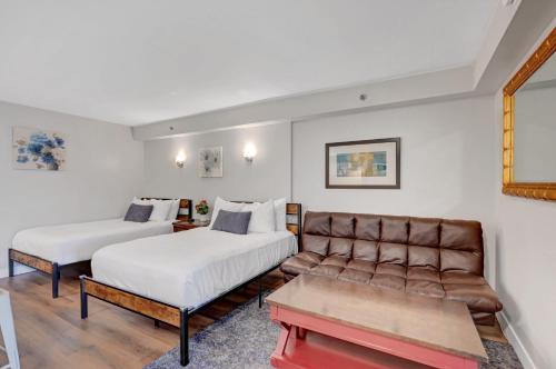 Stay Together Suites - Condominium Sleeps 9 With Strip View - NO RESORT FEES, Las Vegas (photo 7)