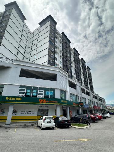 Cozy Condo with Scenic Views near Kuala Lumpur in ฮูลู ลางัต