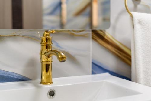 Prestigious Living Stunning 2 Bedroom Apartment in Mayfair H6 - image 12