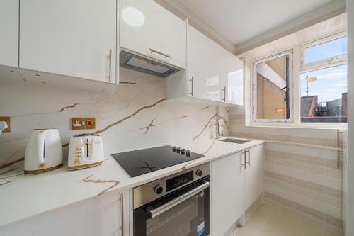 Luxurious 2-Bedroom Apartment in the Heart of Mayfair H1 - image 7