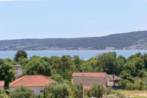 Apartment with Terrace and Sea View image 4