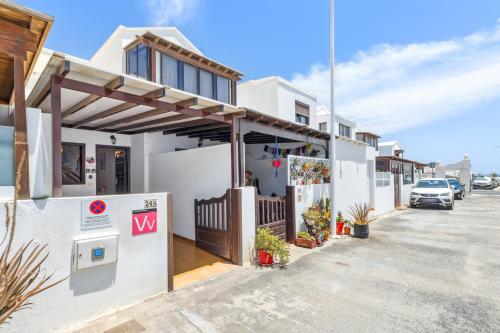 Habitaciones privadas cerca de la playa y aeropuerto en casa compartida con otros huéspedes (Habitaciones privadas cerca de la playa y aeropuerto en casa compartida con otros huespedes) in Playa Honda