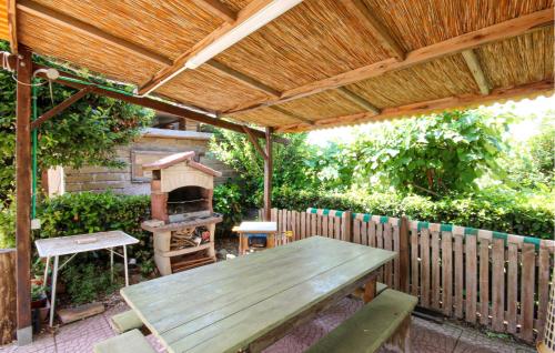 Vista exterior, Pet Friendly Apartment In Sacrofano in Sacrofano