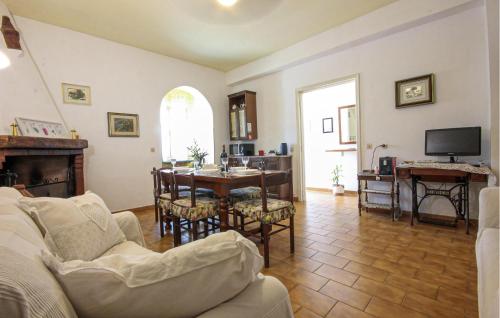 Pet Friendly Apartment In Sacrofano in Sacrofano