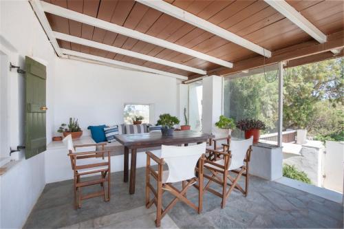 Acres Sunset Residence in Parasporos