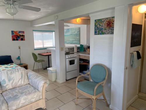 Sea Oats Studio - At Casas de la Playa Central in Flagler Beach, USA