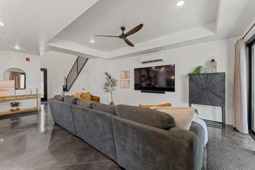 Desert Jewel with Private Gym and Pool townhouse - image 14