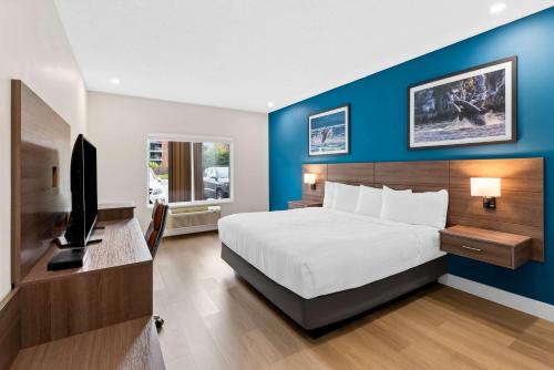Travelodge by Wyndham Parksville in Parksville, Canada