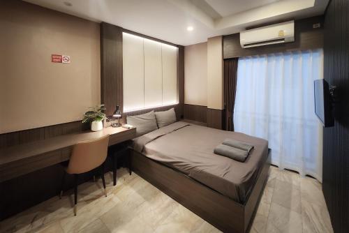 room detail thumbnail 1