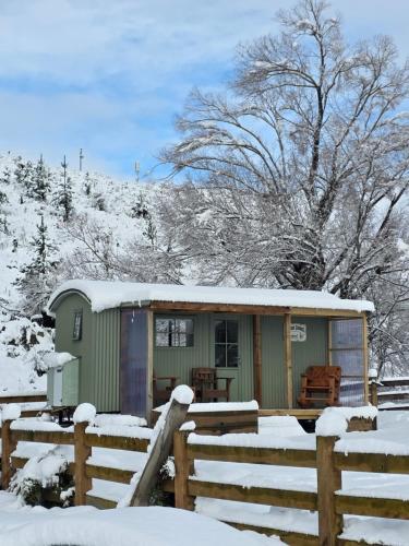 Shepherds Hut Gateway to Tekapo and the MacKenzie District in เบิร์กส์พาส