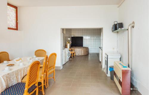 กิจกรรม, Stunning Home In Dugo Selo in เซสเวตสกี คราลเยเวซ