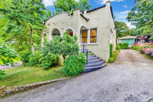 Family and Pet friendly Charming Cozy Casita