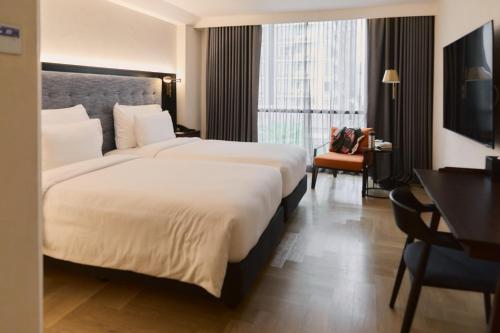 Uptown Twin Room image 10