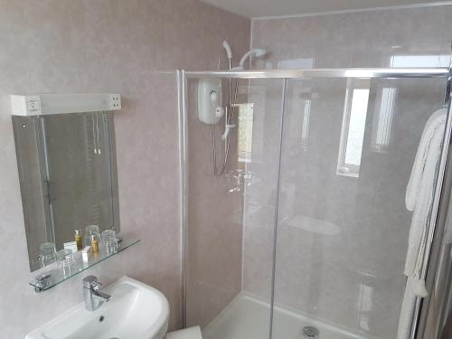 Halfway House Hotel - image 3