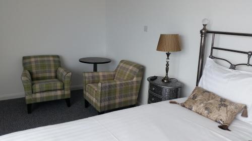 Halfway House Hotel - image 7