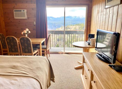 Rocky Mountain Springs Lodge in เรเดียมฮอตสปริง (บริติชโคลัมเบีย)