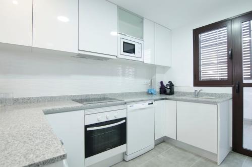 keuken, Arenales Playa Superior by Mar Holidays in Arenales Del Sol