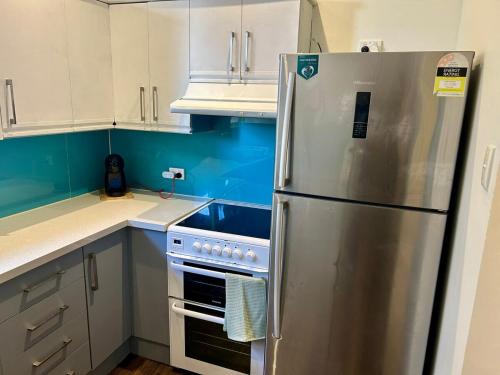 Konyha, Hove Smart Stay, Attached 2 bed apartment, South Australia in Brighton