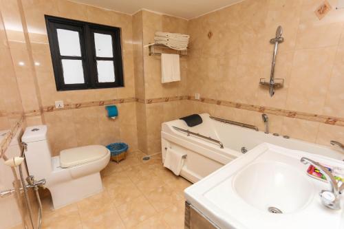 room detail thumbnail 2