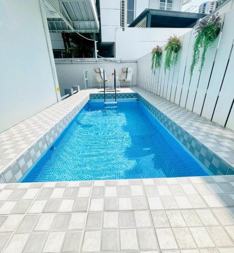 Private Pool Villas Sukhumvit 26 Near BTS Phrom Phong and EmSphere, Bangkok (fotografie 9)