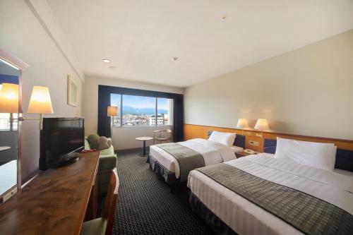 Large Twin Room (2 Adults)