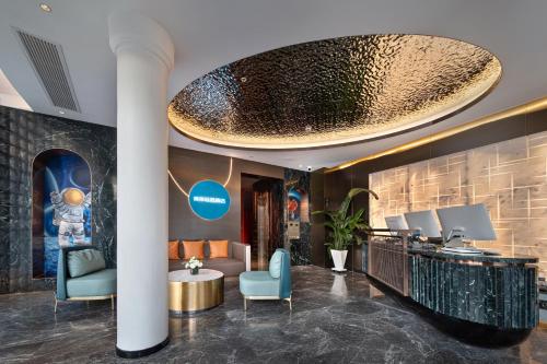 Empfangshalle, Jinglai Boutique Hotel - Shanghai Daning International Xizang North Road Subway Station in Shanghai