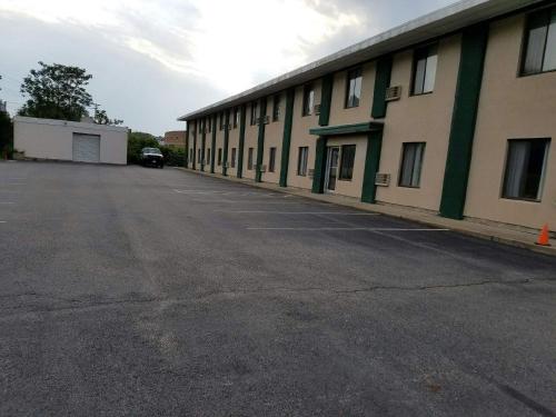 Woonsocket Motor Inn in Woonsocket, USA