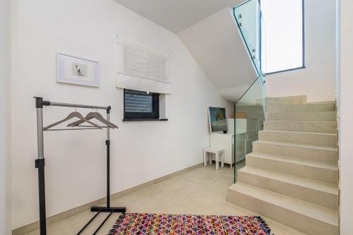 Holiday house SARA with private pool in Kras